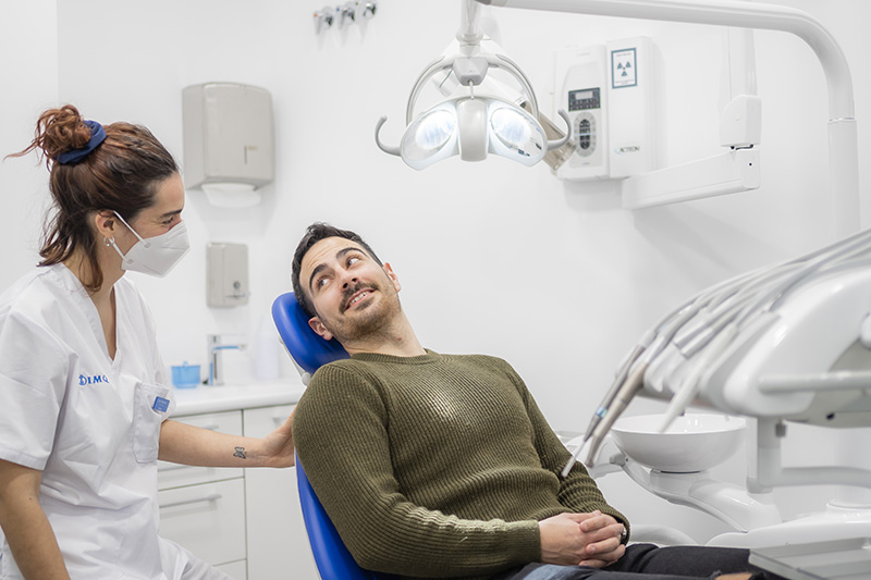 Clínicas dentales en Santutxu Bilbao - Dentista de urgencias - Ortodoncia, Invisalign y blanqueamiento dental